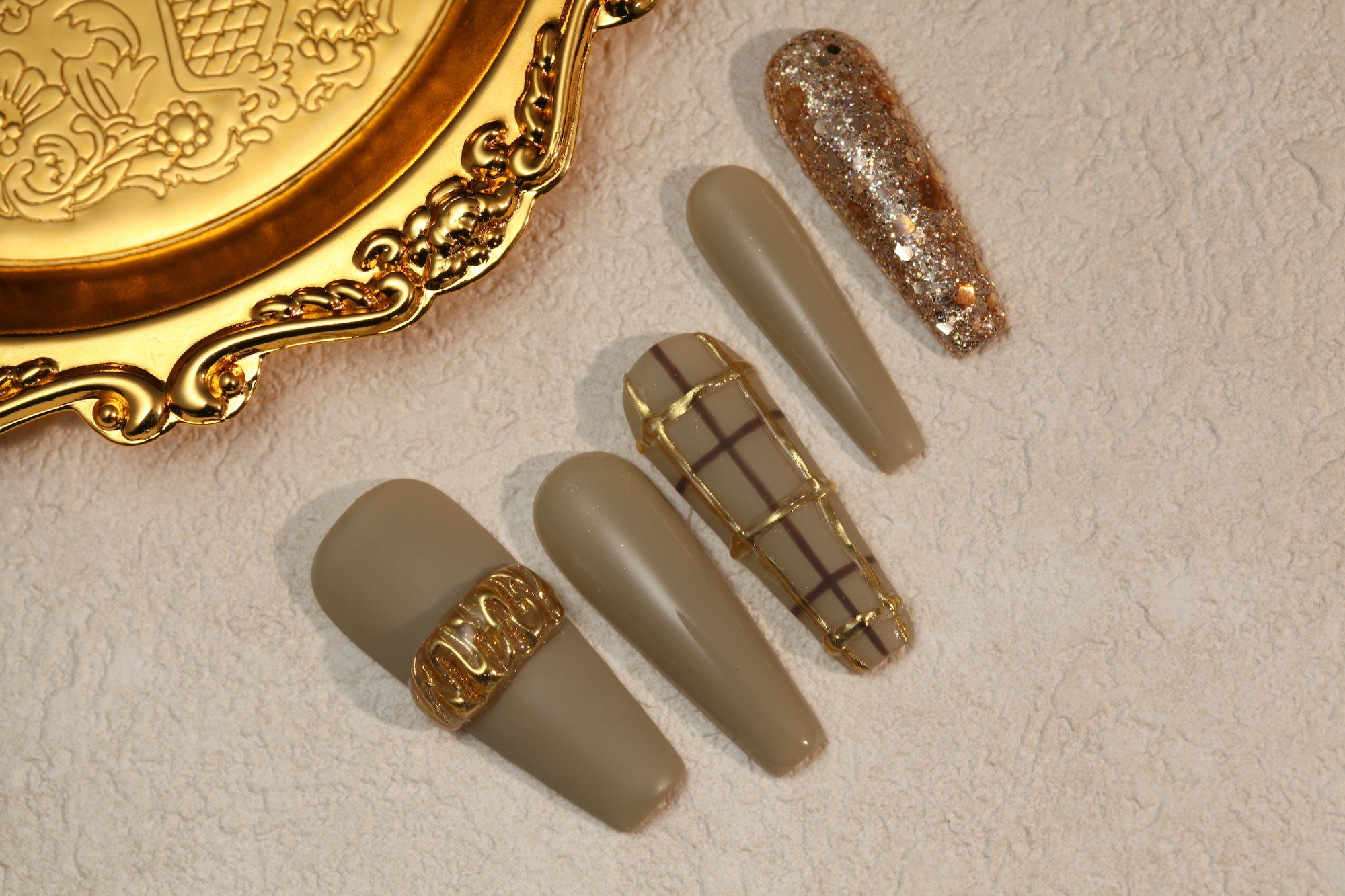This Glitter Chrome Powder press on nail set features a specially curated base color in a unique gray-green shade, perfectly complemented by the dazzling gold glitter. The highlight of the design is the 3D ring-shaped design with gold chrome powder. #MIEAP #MIEAPnails #pressonnail #falsenail #acrylicnail #nails #nailart #naildesign #nailinspo #handmadenail #summernail #autumnnail #nail2023 #graduationnail #glitternail #3Dnail