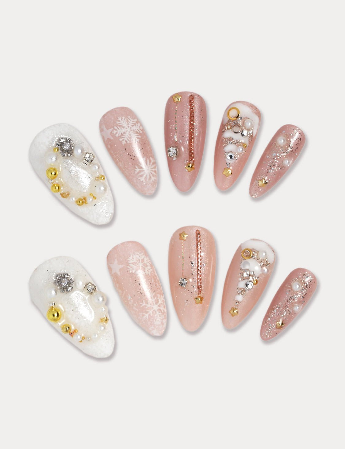 MIEAP Christmas Wreath press on nail set features a nude pink base color, complemented by a golden Christmas wreath, snow-covered Christmas trees, glistening snowflakes floating outside the window, and golden twinkling holiday lights, creating an atmosphere filled with girlish charm. #MIEAP #MIEAPnails #pressonnail #falsenail #acrylicnail #nails #nailart #naildesign #nailinspo #handmadenail #nail2023 #christmasnail  #datingnail #promnail