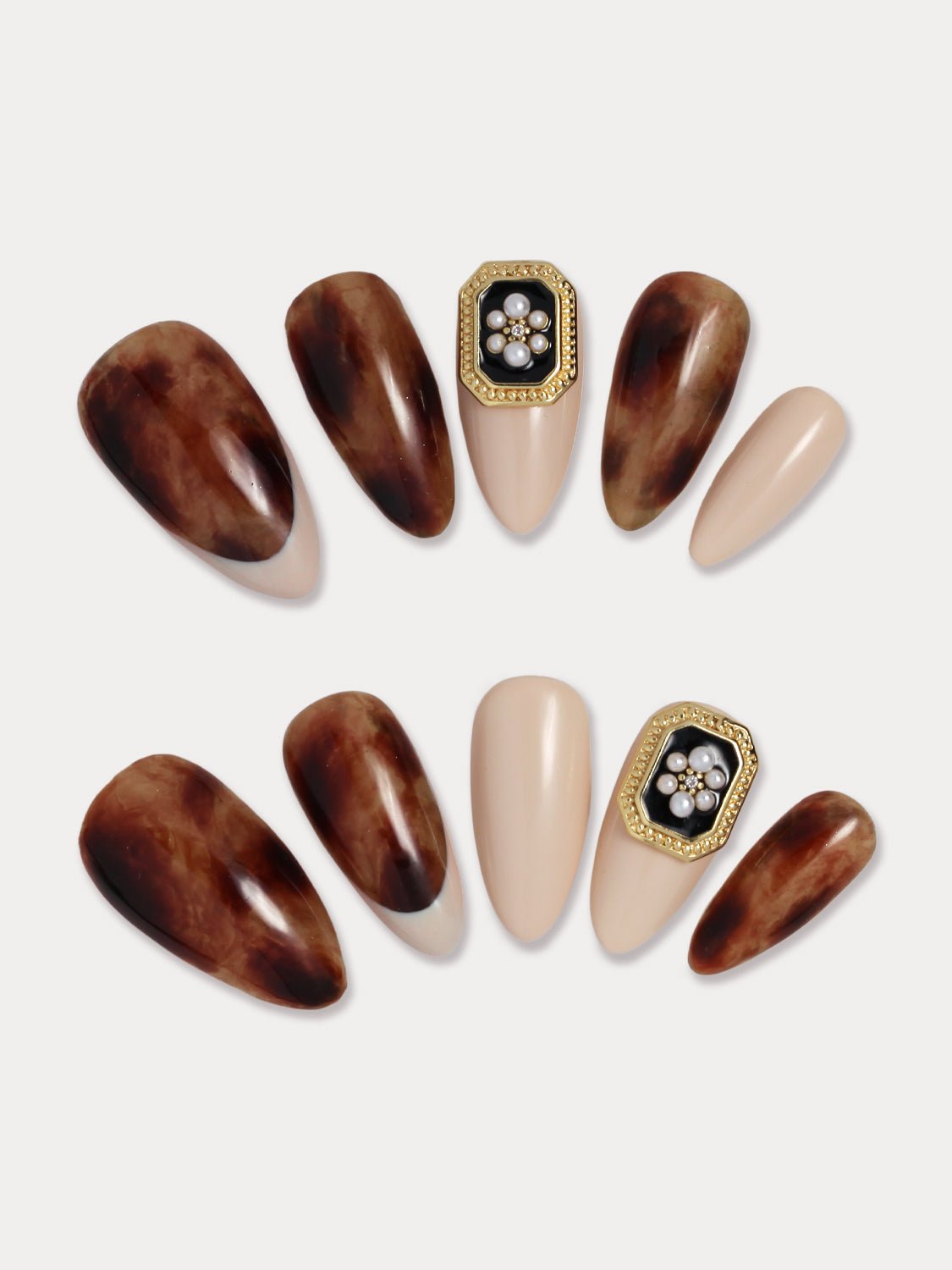 MIEAP Tortoiseshell press-on nail set utilizes advanced gradient techniques, paired with specially curated white color and vintage black and gold accessories, exuding a sense of sophistication. #MIEAP #MIEAPnails #pressonnail #falsenail #acrylicnail #nails #nailart #naildesign #nailinspo #handmadenail #autumnnail #nail2023 #graduationnail #almondnail #brownnail #whitenail #datingnail #promnail  